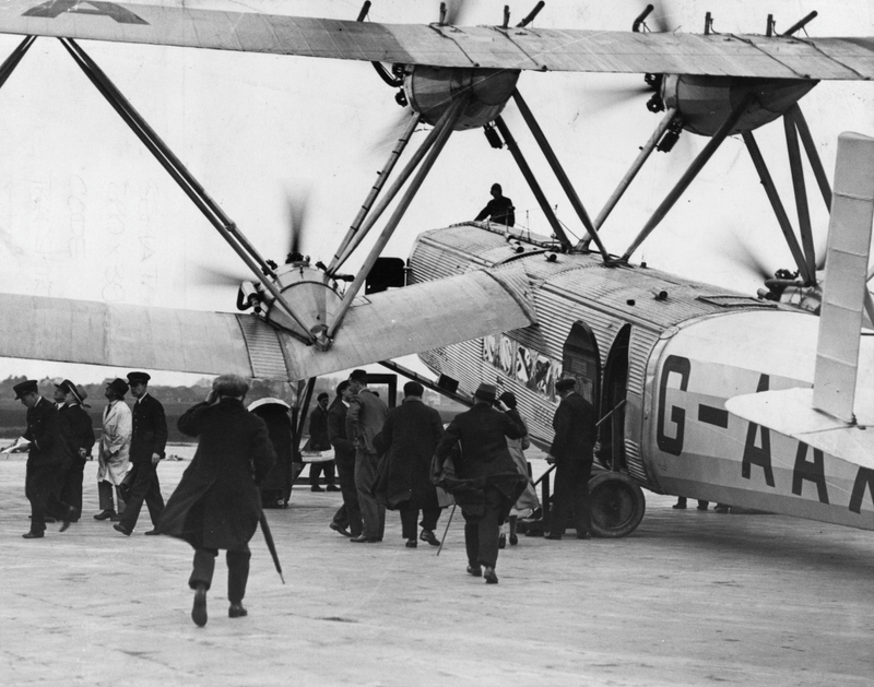 Illustration for article titled A Historic Biplane Airliner Will Be Reproduced In England